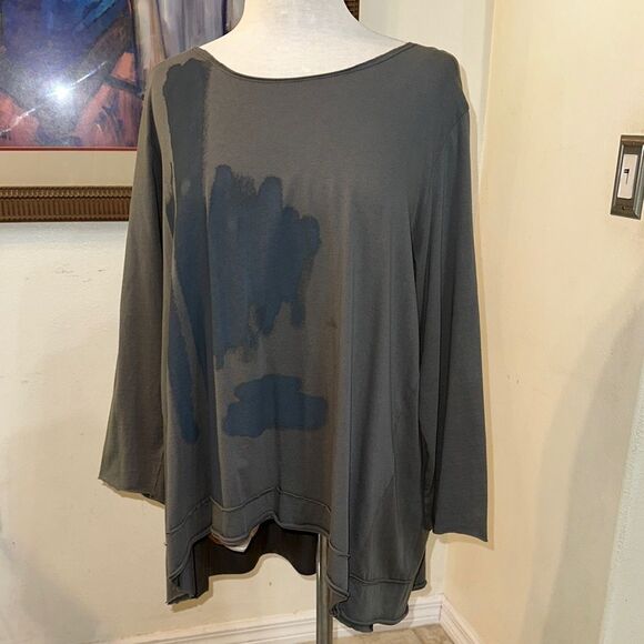 LUUKAA Green Top w/ Graphic Design Size 18 - Picture 1 of 11